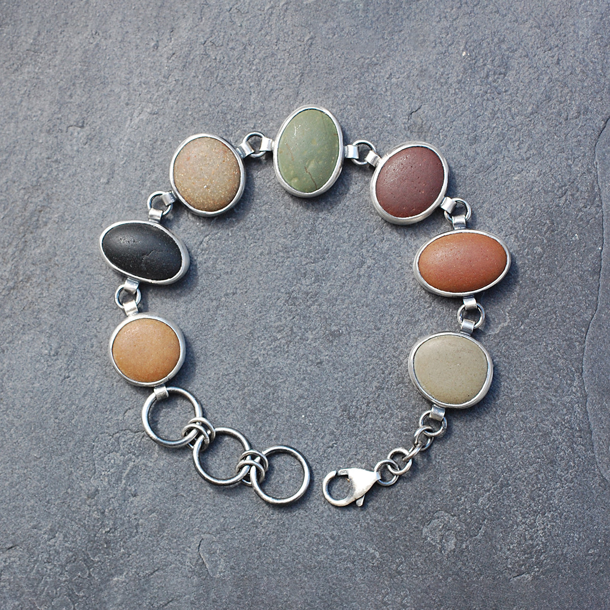Natural Dorset Pebble Bracelet set in Silver
