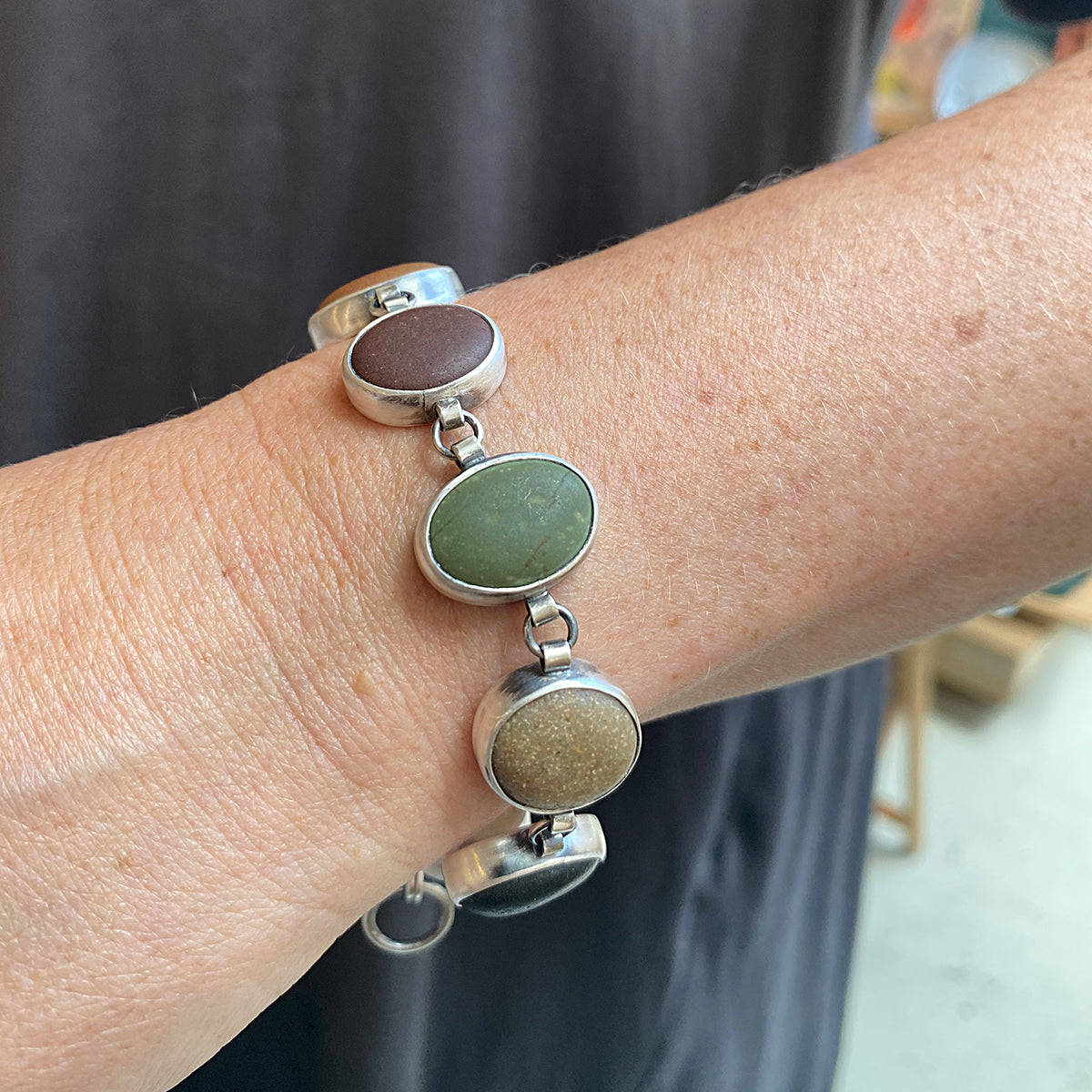 Natural Dorset Pebble Bracelet set in Silver